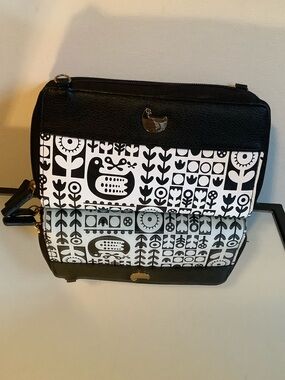 Buxton Black & White Graphic Crossbody Bag